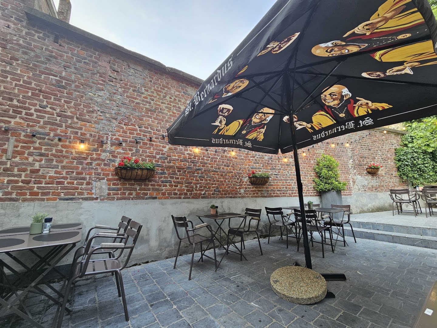 Gusta: inviting and clean terrace shot