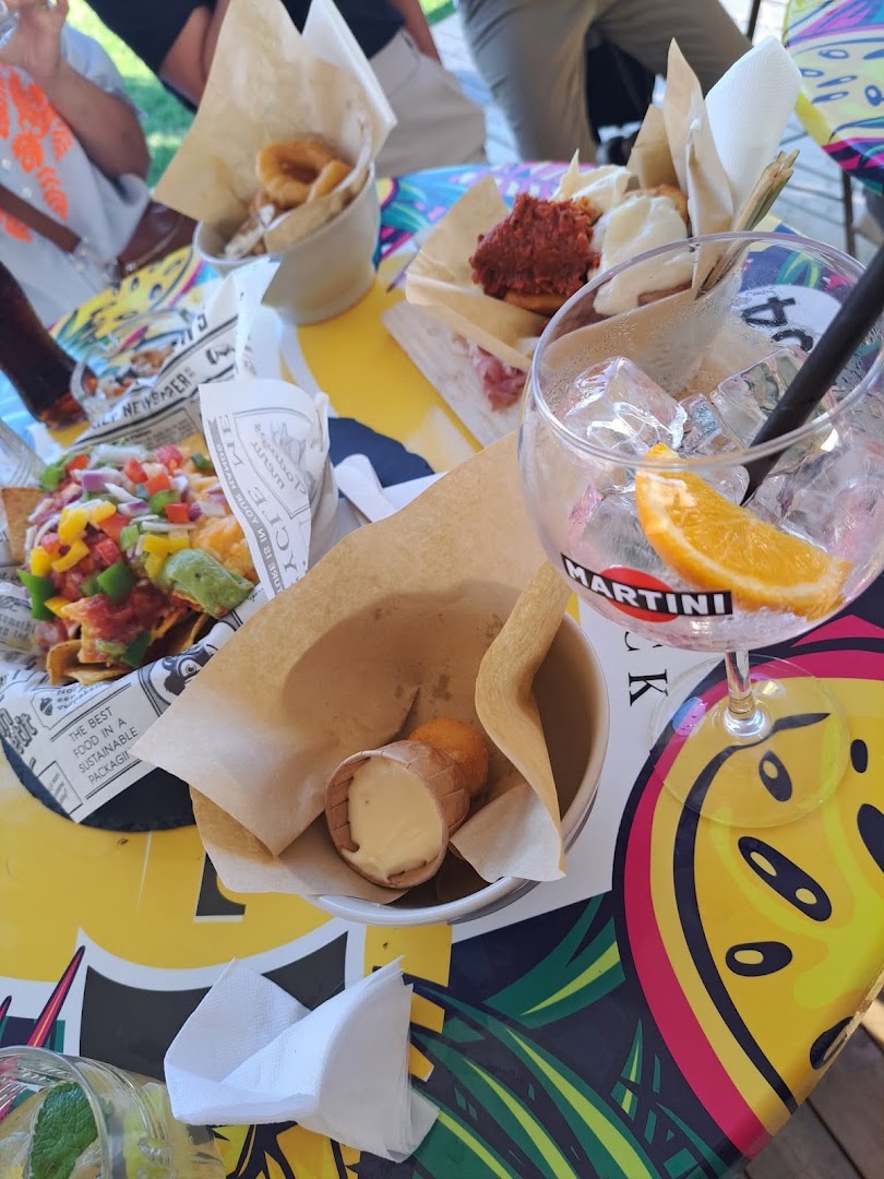 Zomerbar Vedrà: appetizing food and drink presentation