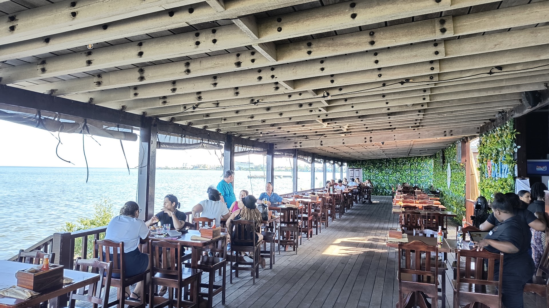 Lucca Restaurant & Bar: inviting atmosphere with scenic view