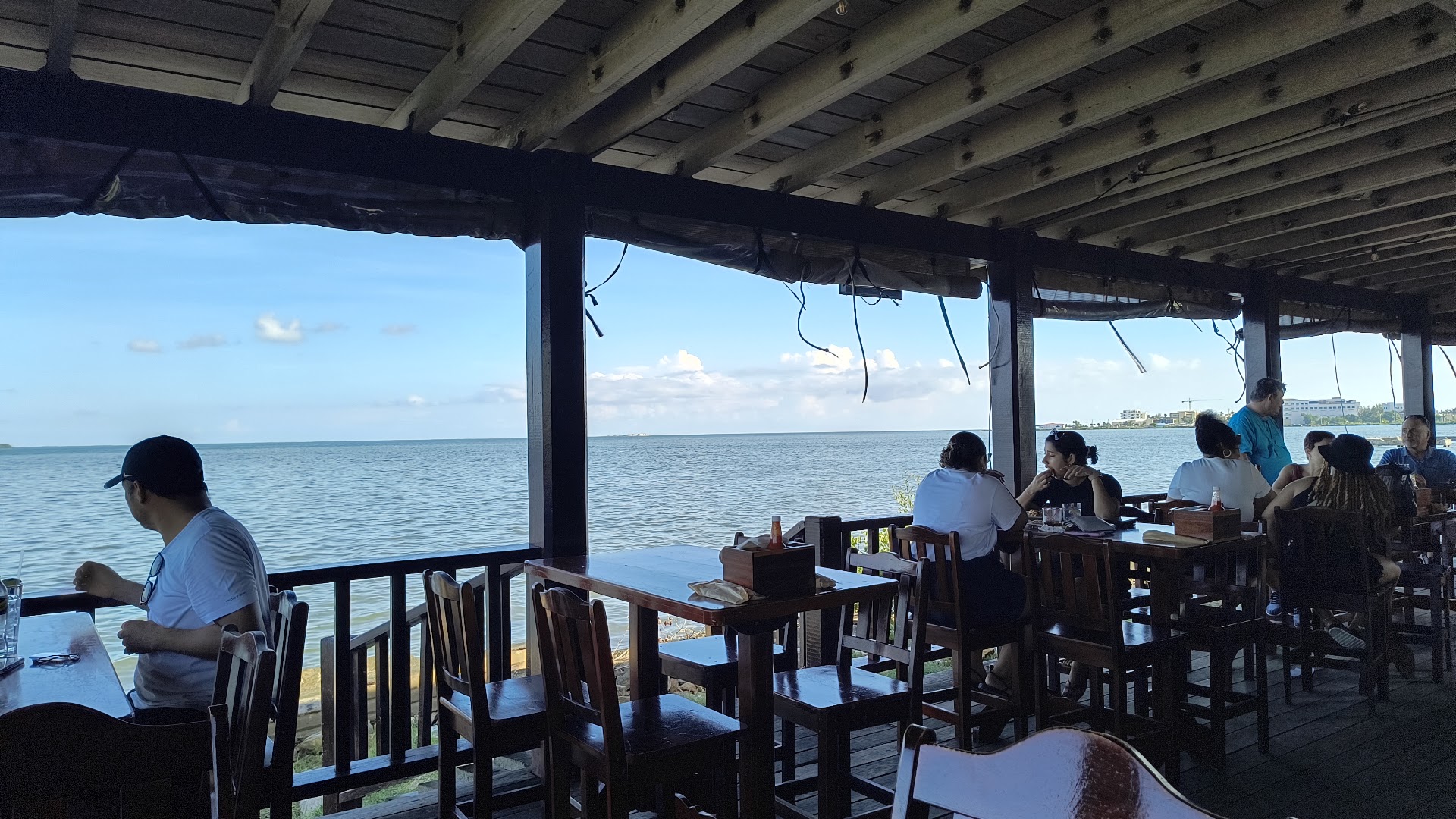 Lucca Restaurant & Bar: inviting atmosphere with scenic view
