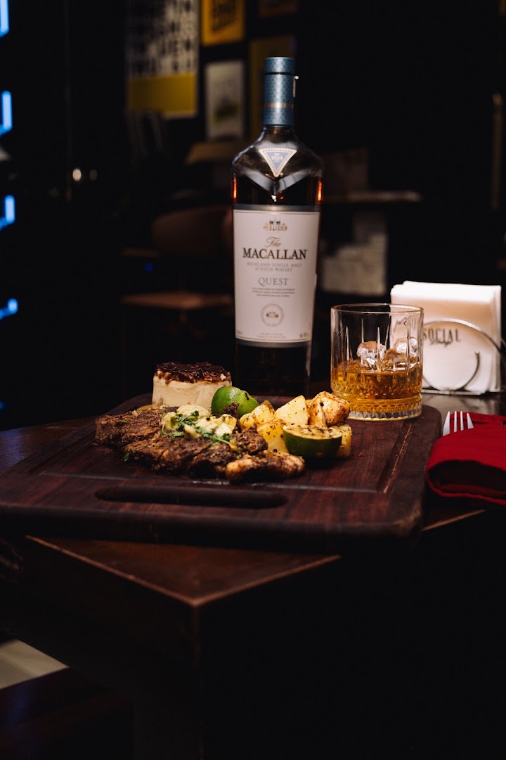 Social Lounge: professional quality food and drink