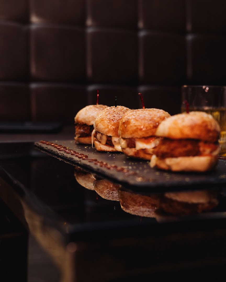 Social Lounge: appetizing, high-quality food photography