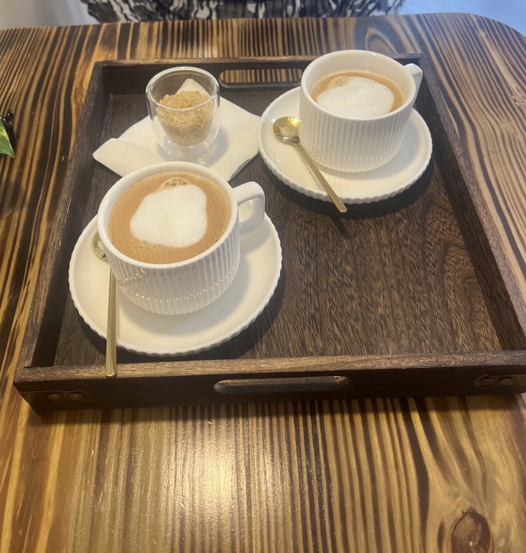 Canopy Cafe: appealing presentation of cafe drinks