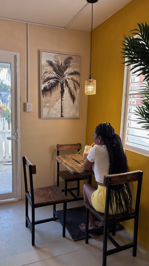 Canopy Cafe: inviting atmosphere and professional composition