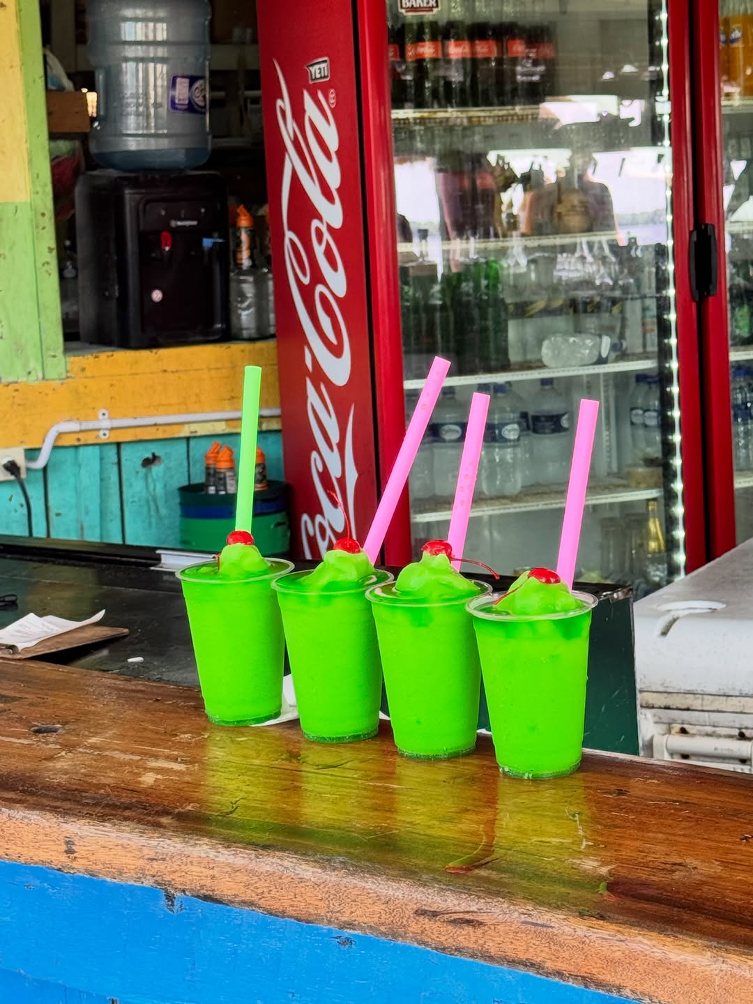 Lazy Lizard Bar & Grill: appealing photo of bar drinks