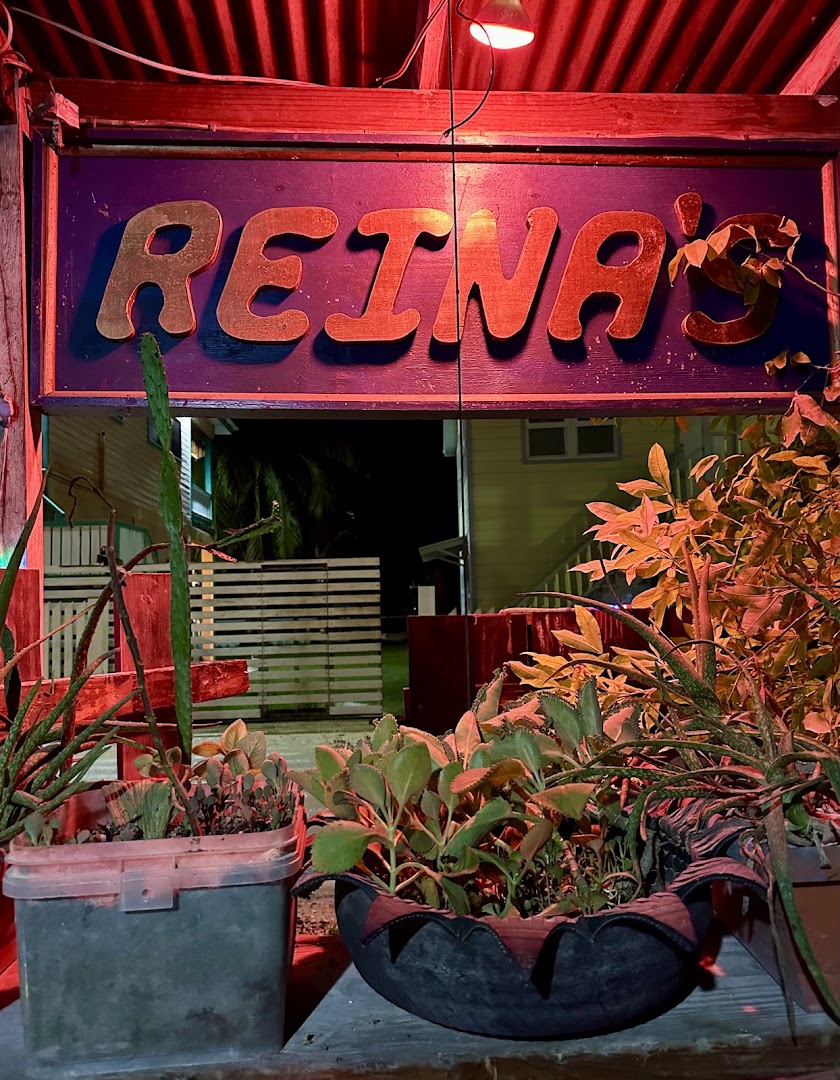 Reina's: clear, atmospheric shot of signage