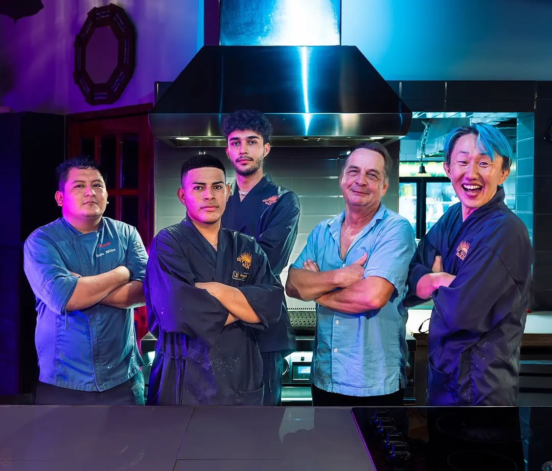 Chef Rob's Gourmet Cafe: professional team photo in kitchen