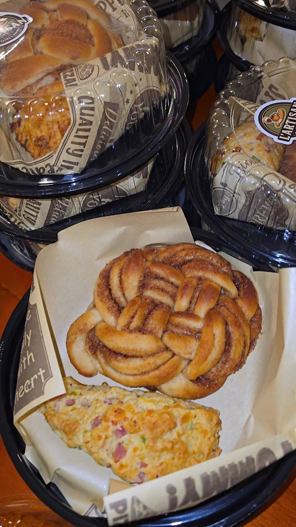 L'Artisan Bistro: appetizing photo of fresh pastries