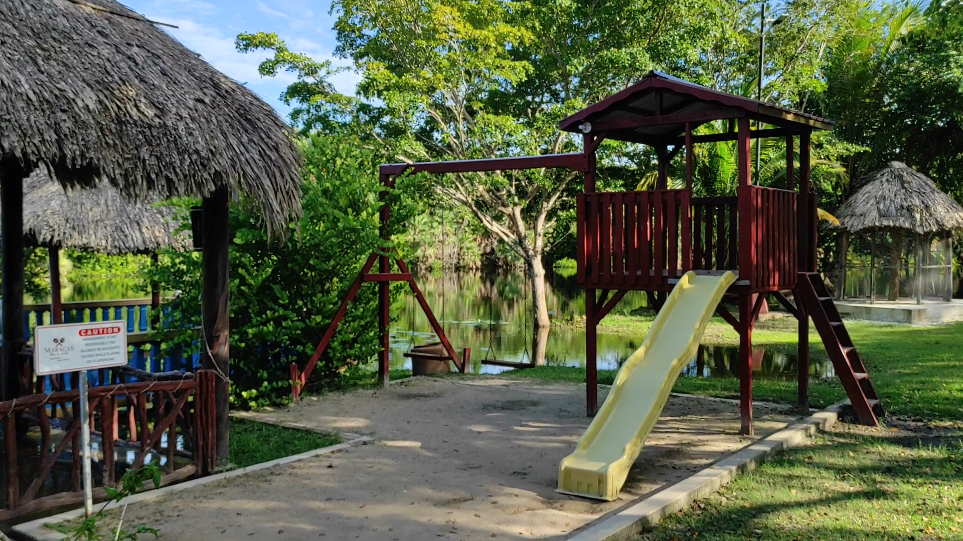 Maracas Bar & Grill: venue amenities and atmosphere