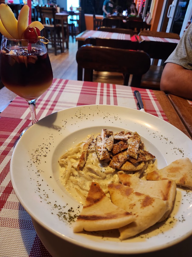 The Dinner House: appetizing food and drink presentation