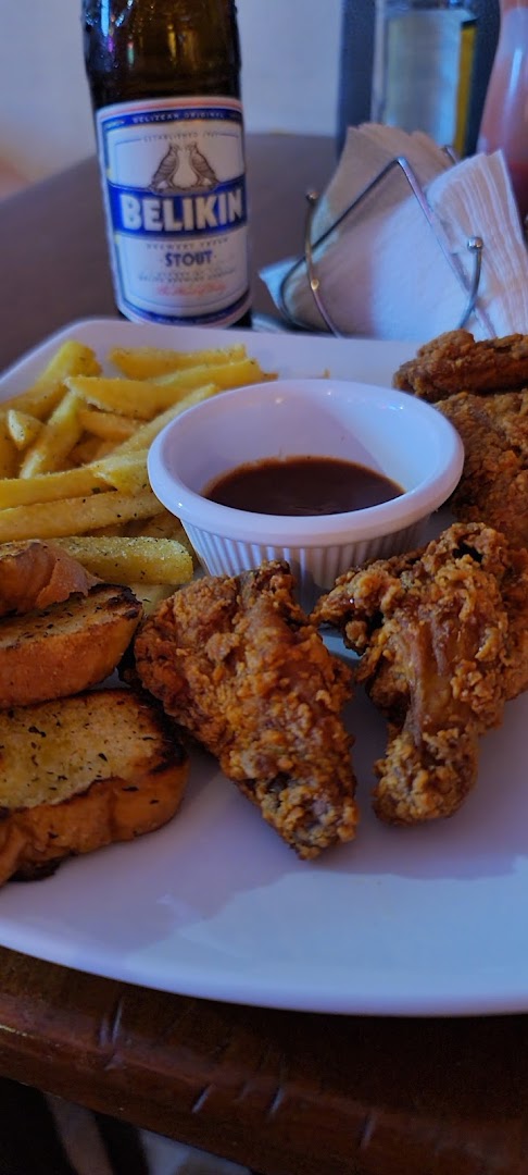 Tipsy Lounge & Pub: appetizing food and drink photo