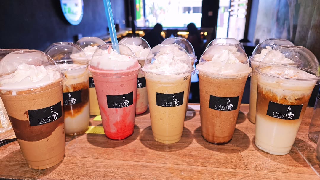 Urban Cafe: appetizing display of cafe drinks