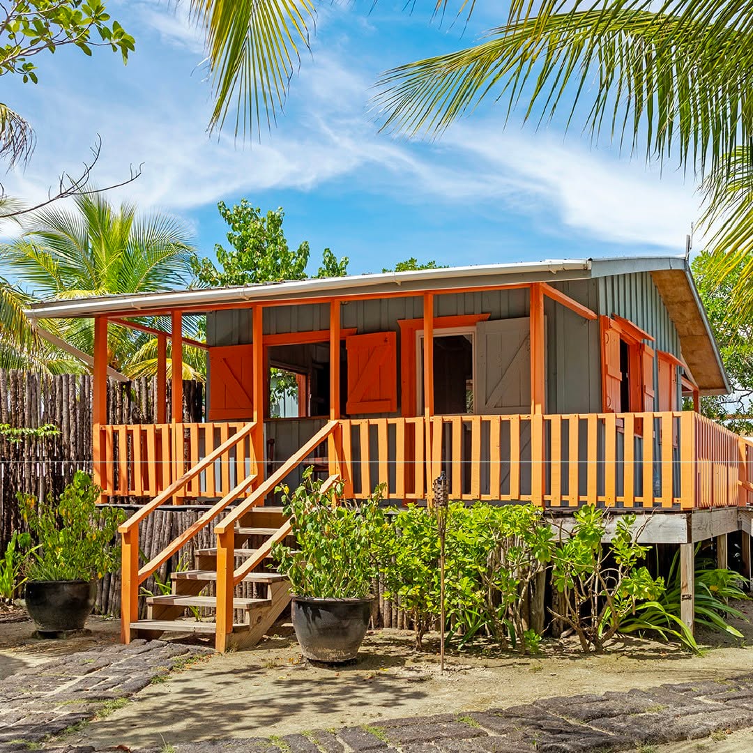 Itz'ana Marina Café & Lounge: attractive, high-quality venue exterior photo