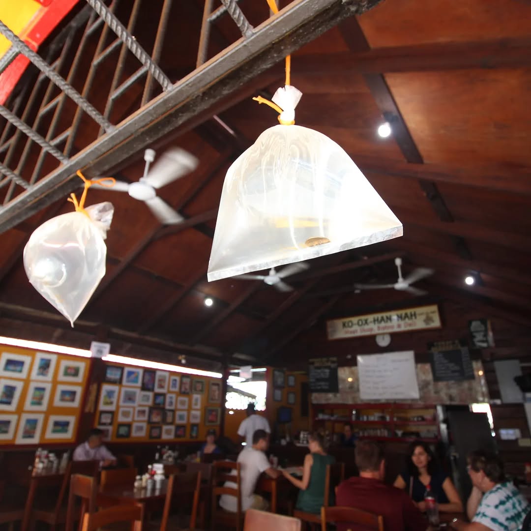 Ko-Ox Han-Nah: clear interior shot showing atmosphere