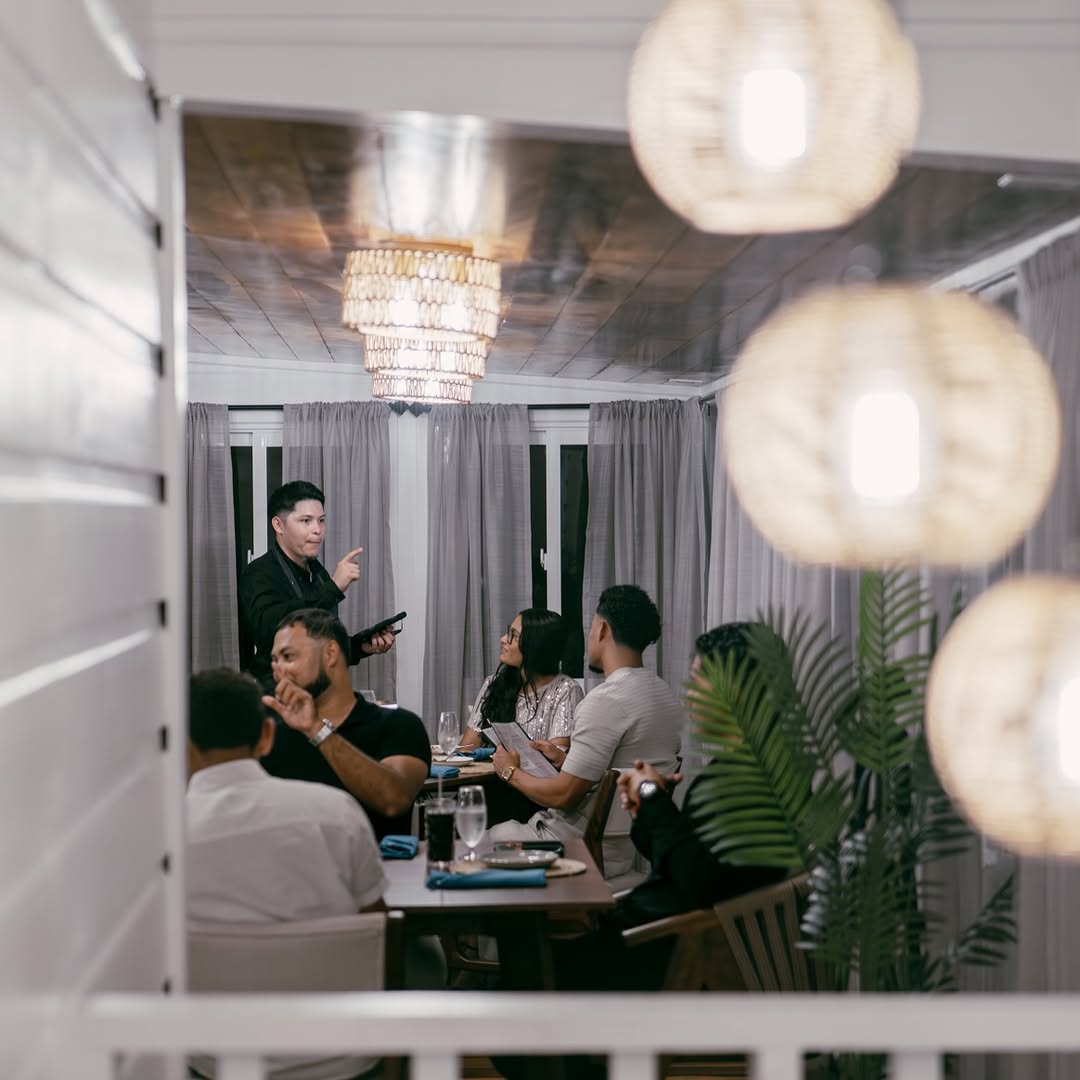 Larimar Seafood and Steakhouse: professional atmosphere and service shot