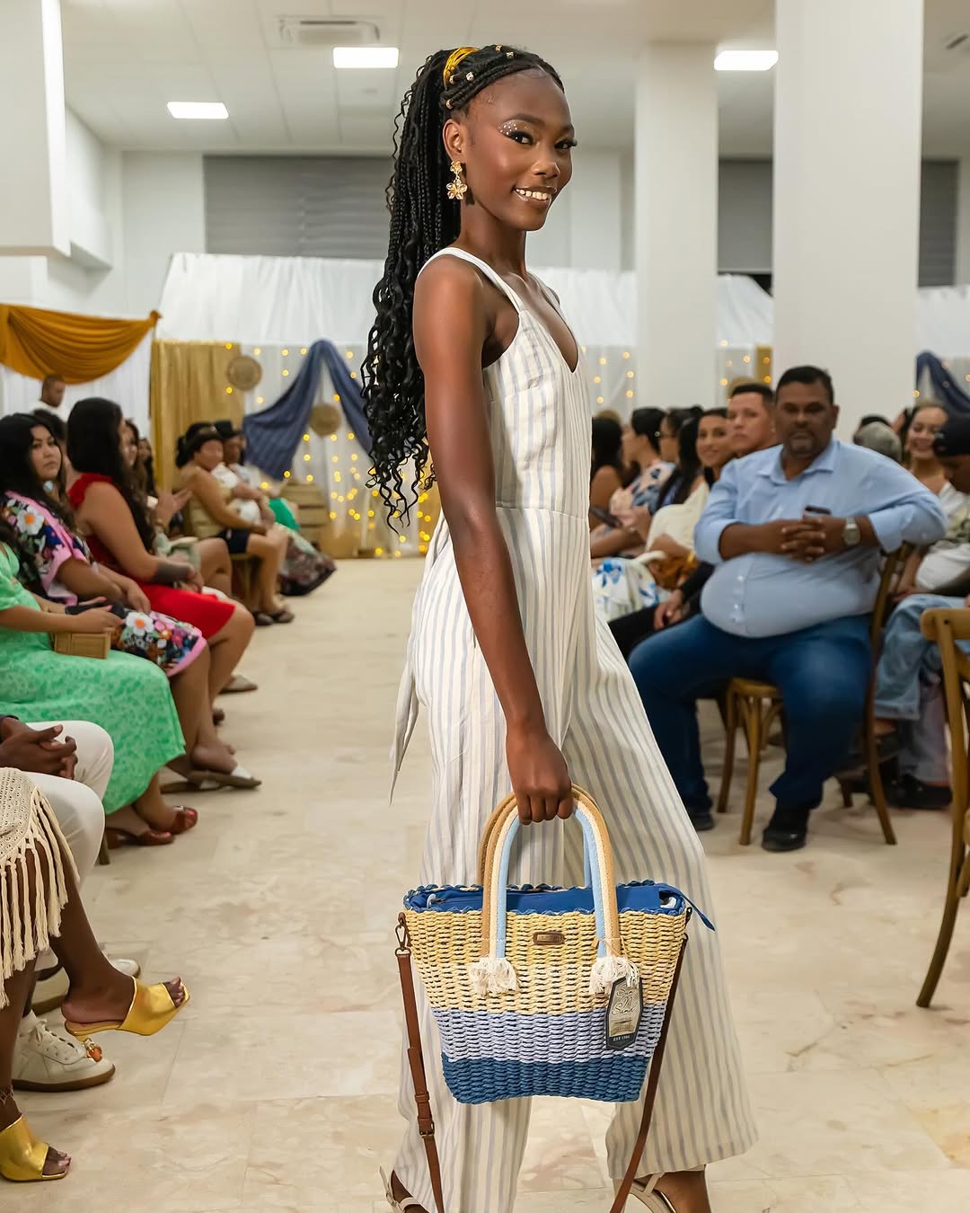 Sand Boutique: professional fashion show product display
