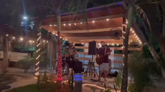 Someplace South CafeBar: venue atmosphere and entertainment
