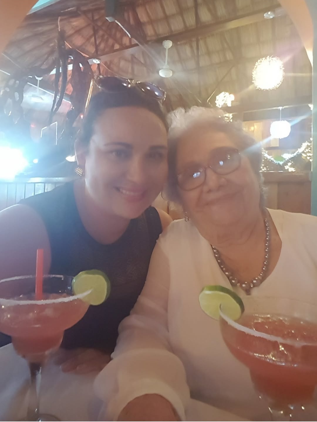Tacos La Diosa: customers enjoying the venue