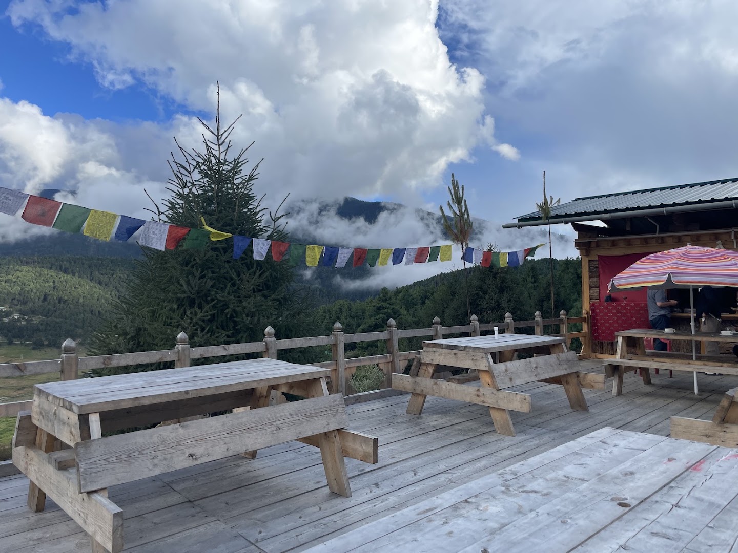 CCH2O Café: attractive terrace with scenic view