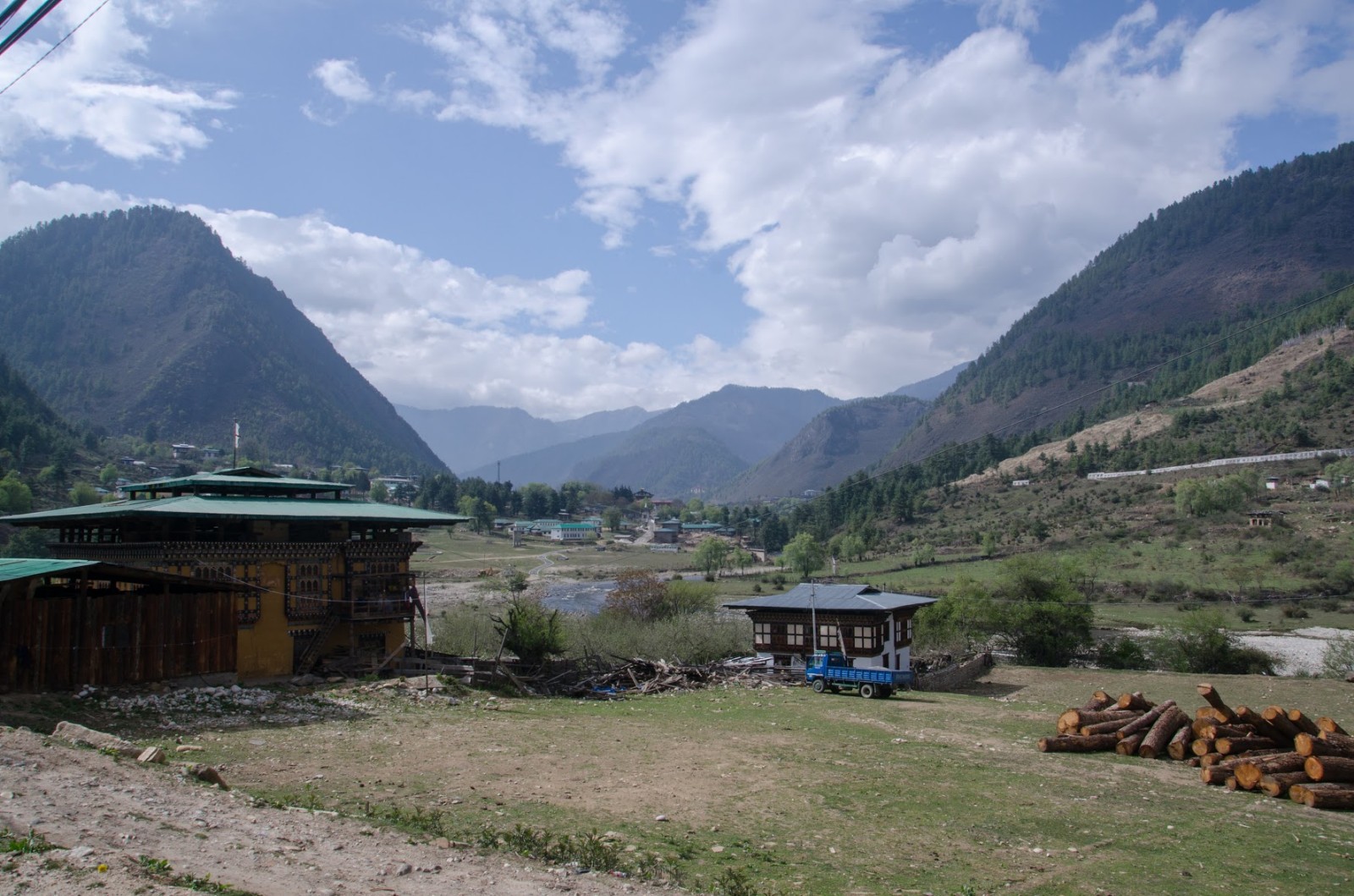 Karpo Lhakhang: venue in scenic landscape