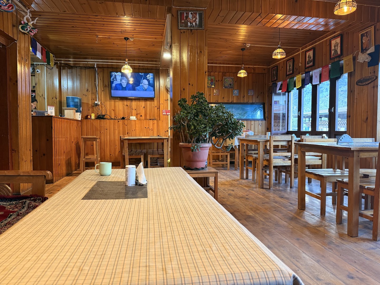 Himalayan Kitchen: clear photo of restaurant interior