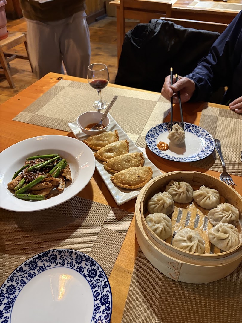 Himalayan Kitchen: appetizing food display at table