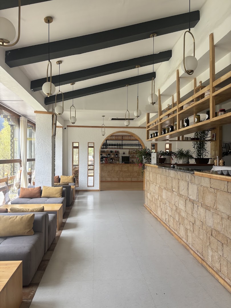 Olive Kitchen & Bar: professional interior shot of venue