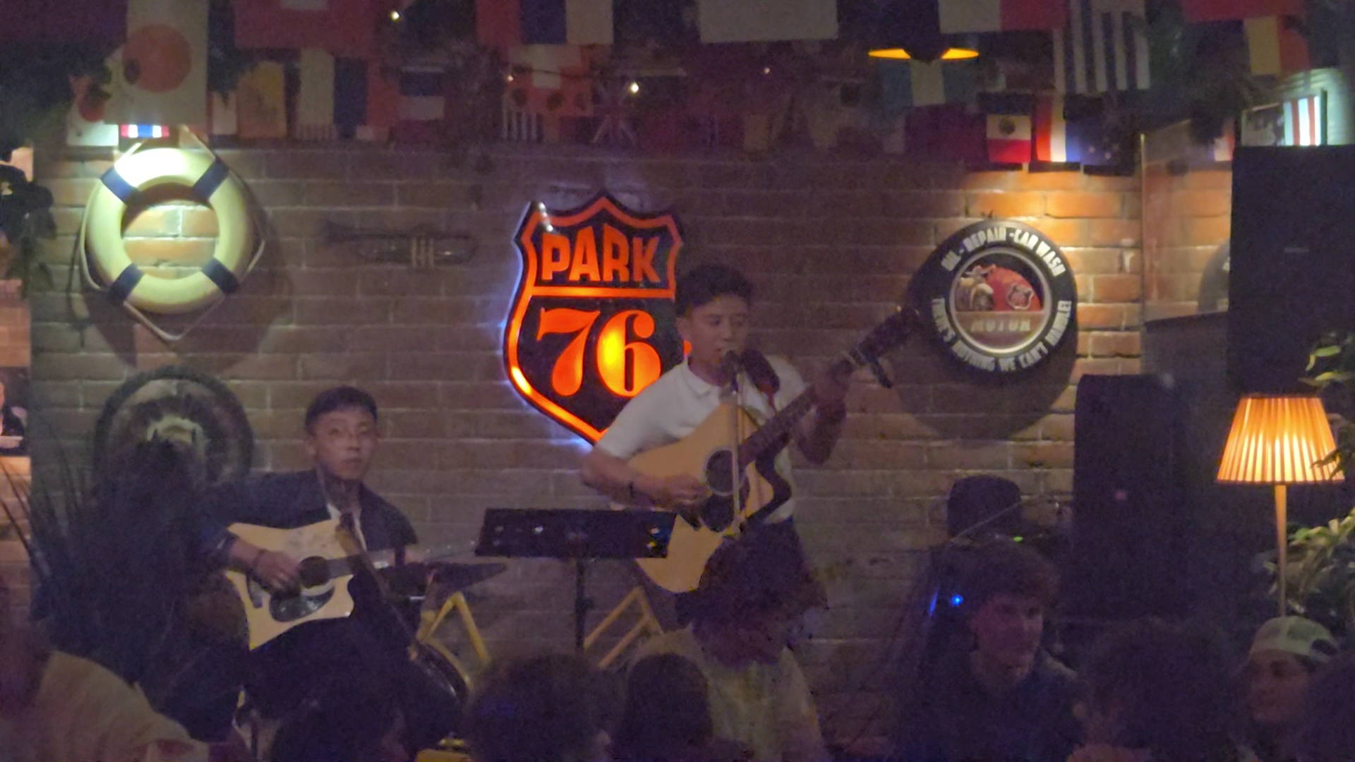 Park 76 Cafe & Pub: live music atmosphere well