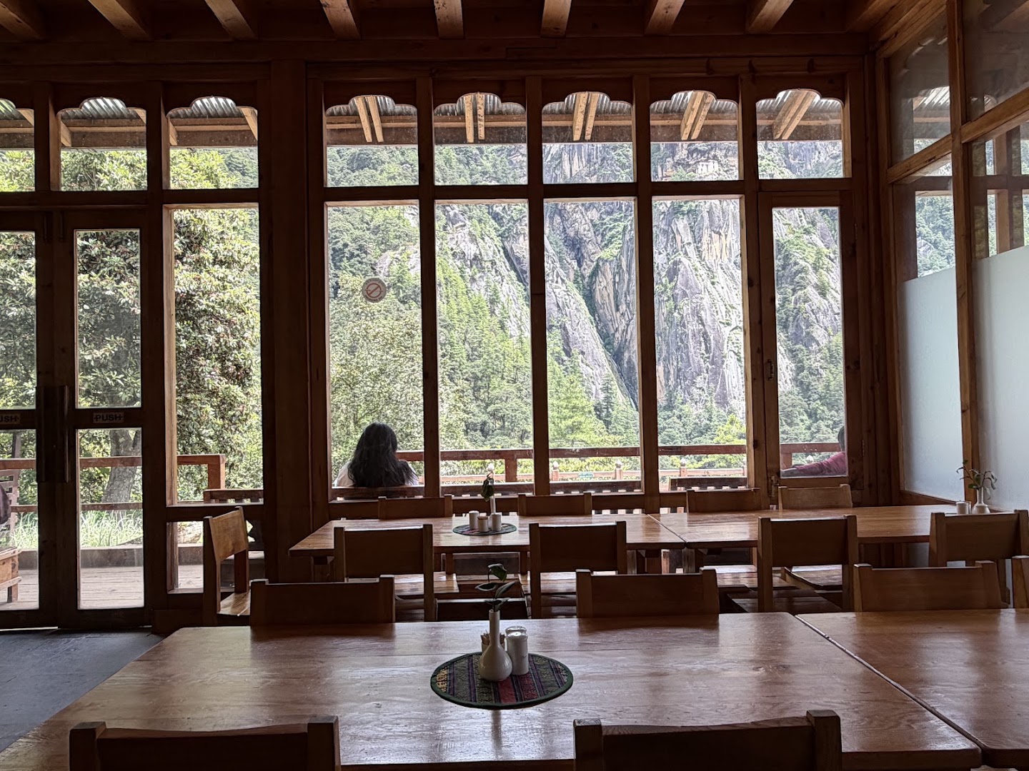 Taktsang Cafeteria: beautiful atmosphere and scenic view