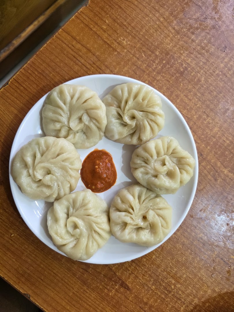 Momo Corner: clear, appetizing photo of food