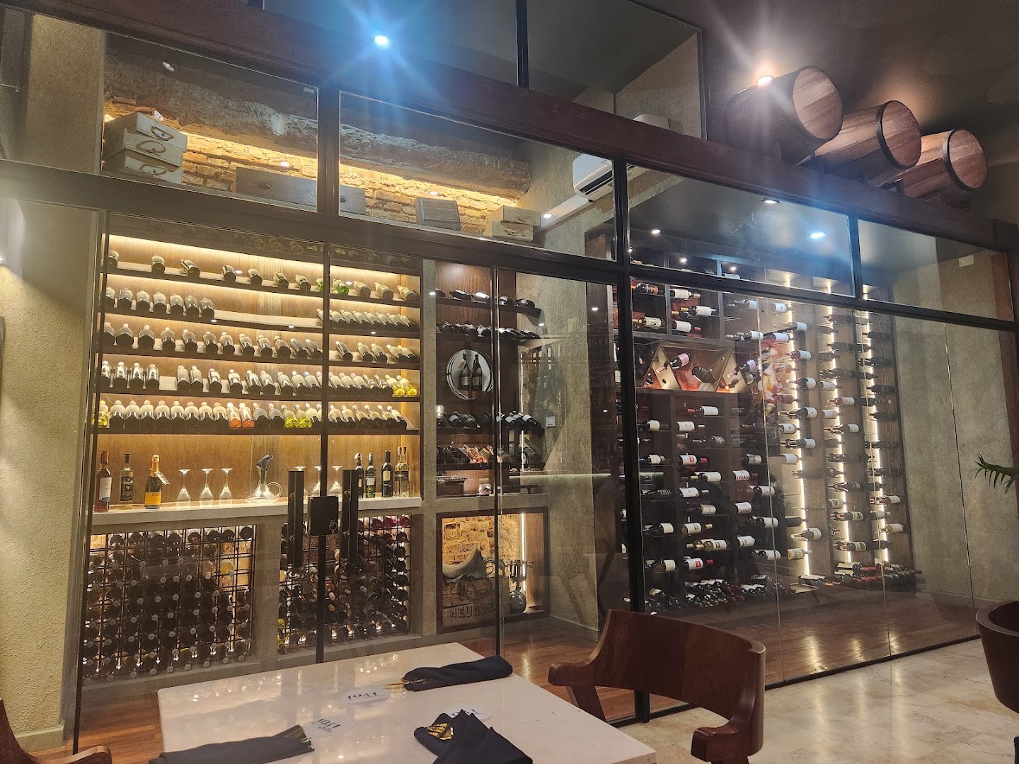 1941 Gastroteca: attractive interior wine display