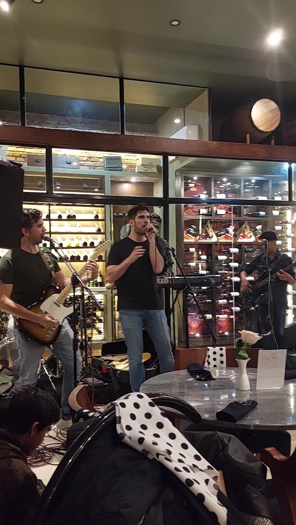 1941 Gastroteca: live music atmosphere well