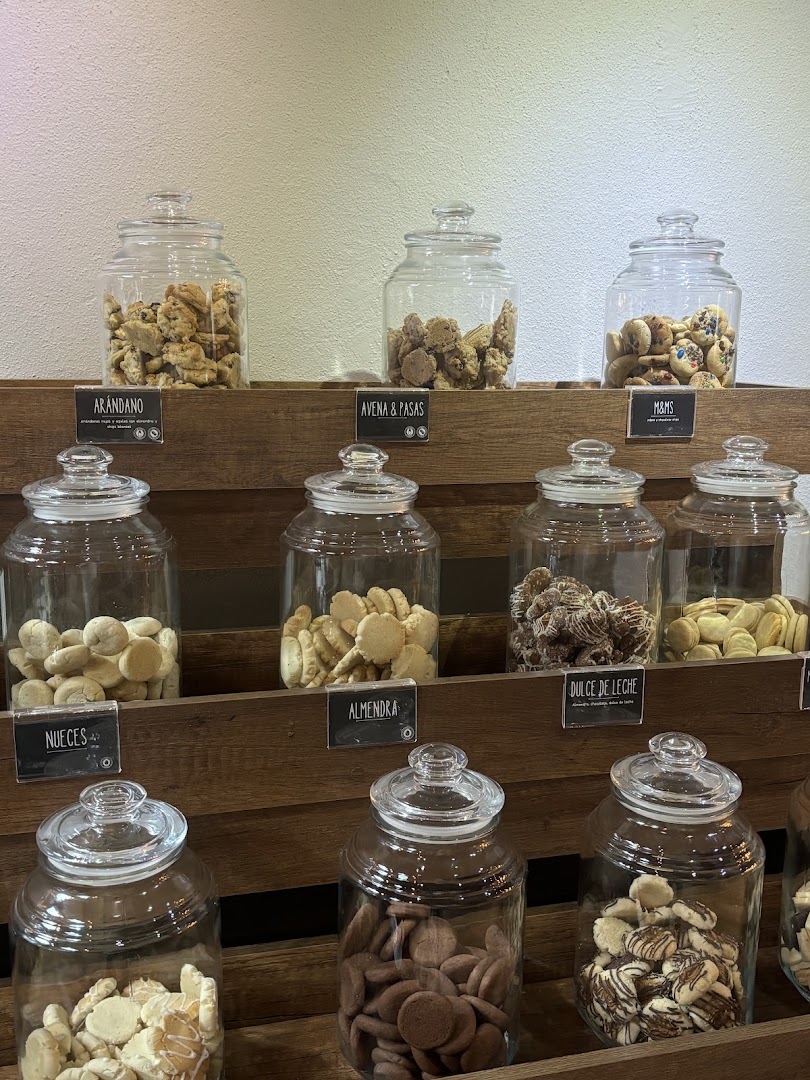 Cookie Bar Galletería & Coffee Lounge: appetizing display of venue products