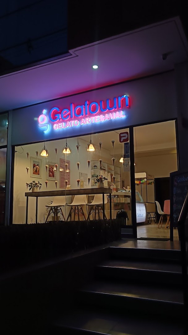 Gelatown: clear, inviting storefront photo