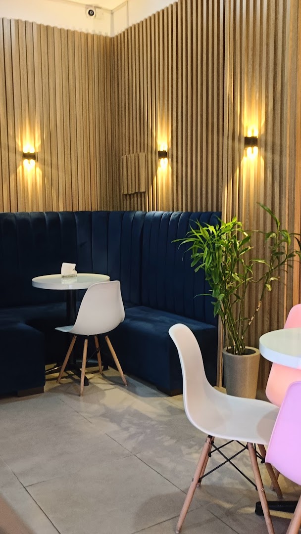 Gelatown: clean, professional interior shot