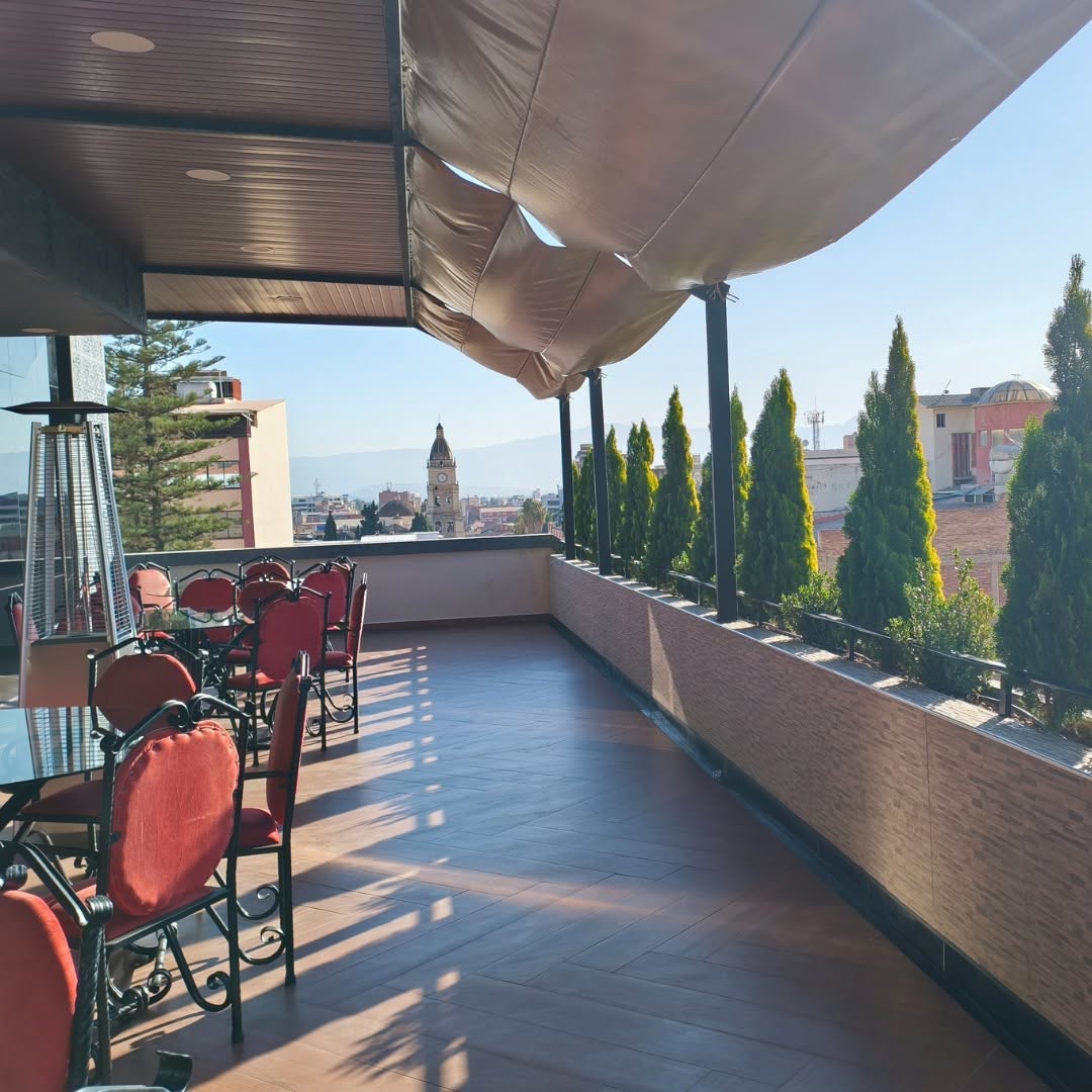 Plaza de Comidas Los Ceibos: attractive terrace with nice view