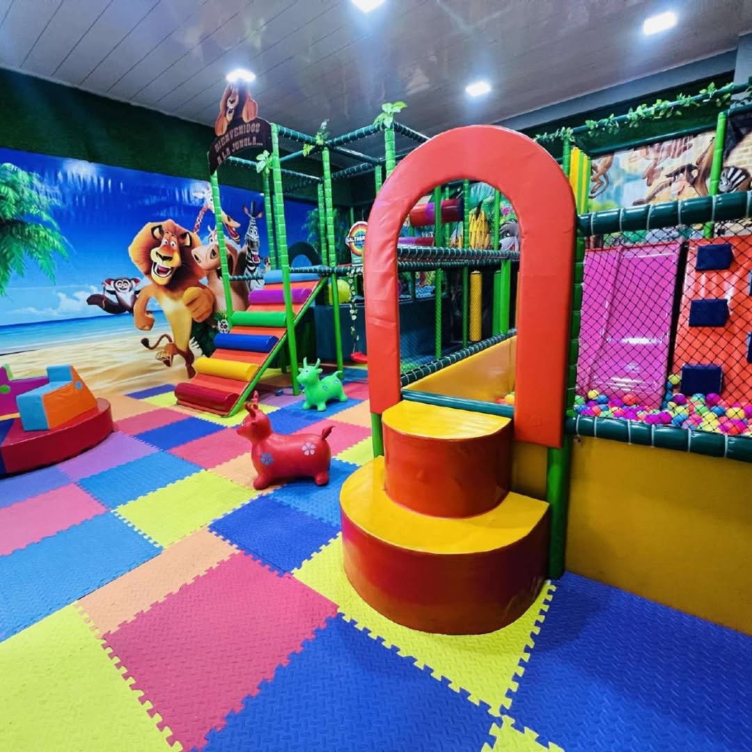 Plaza de Comidas Los Ceibos: restaurant's family-friendly play area