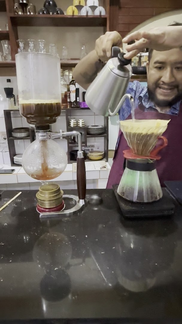 Café Arcoíris: staff preparing quality coffee