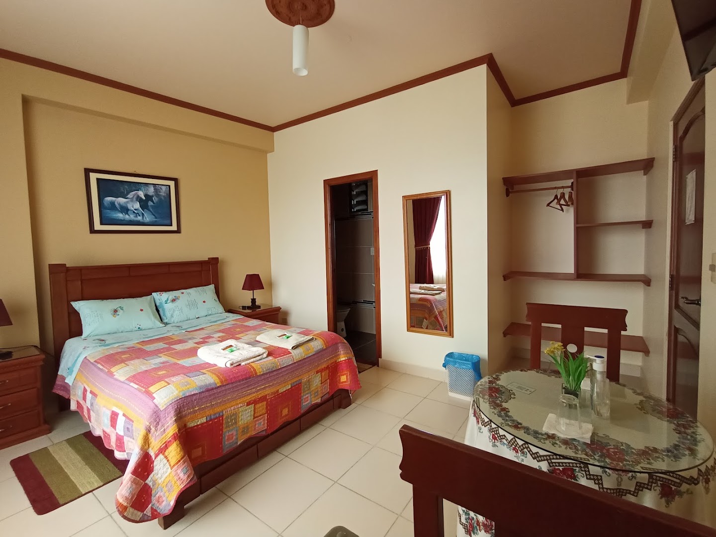 Hostal Kurmi: clear photo of hotel room