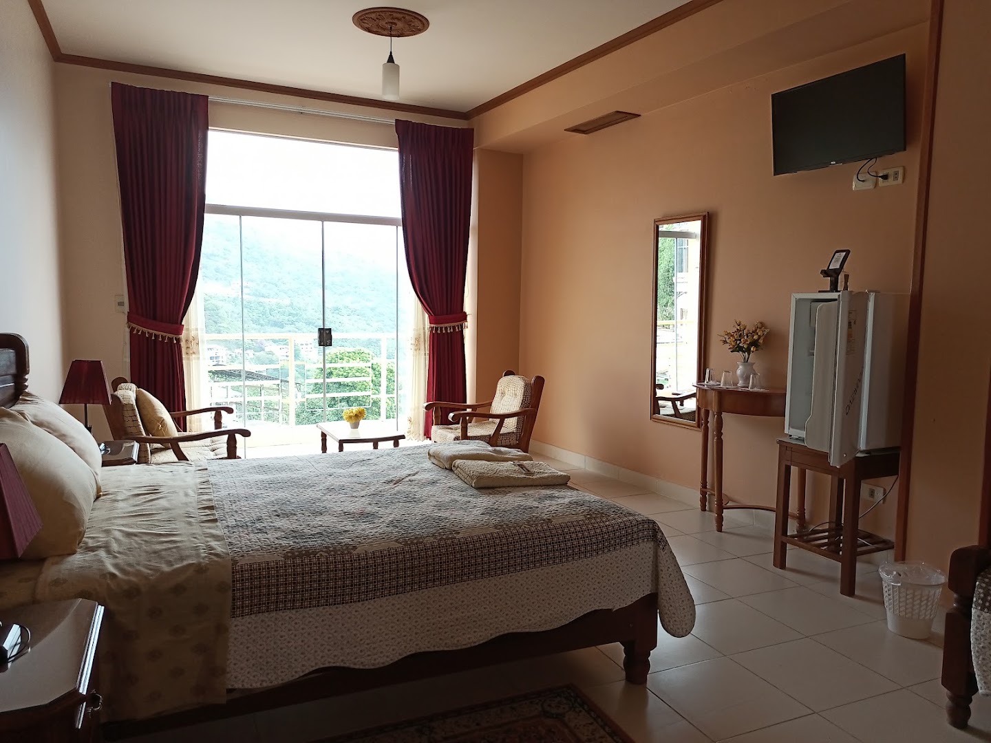 Hostal Kurmi: clear photo of hotel room