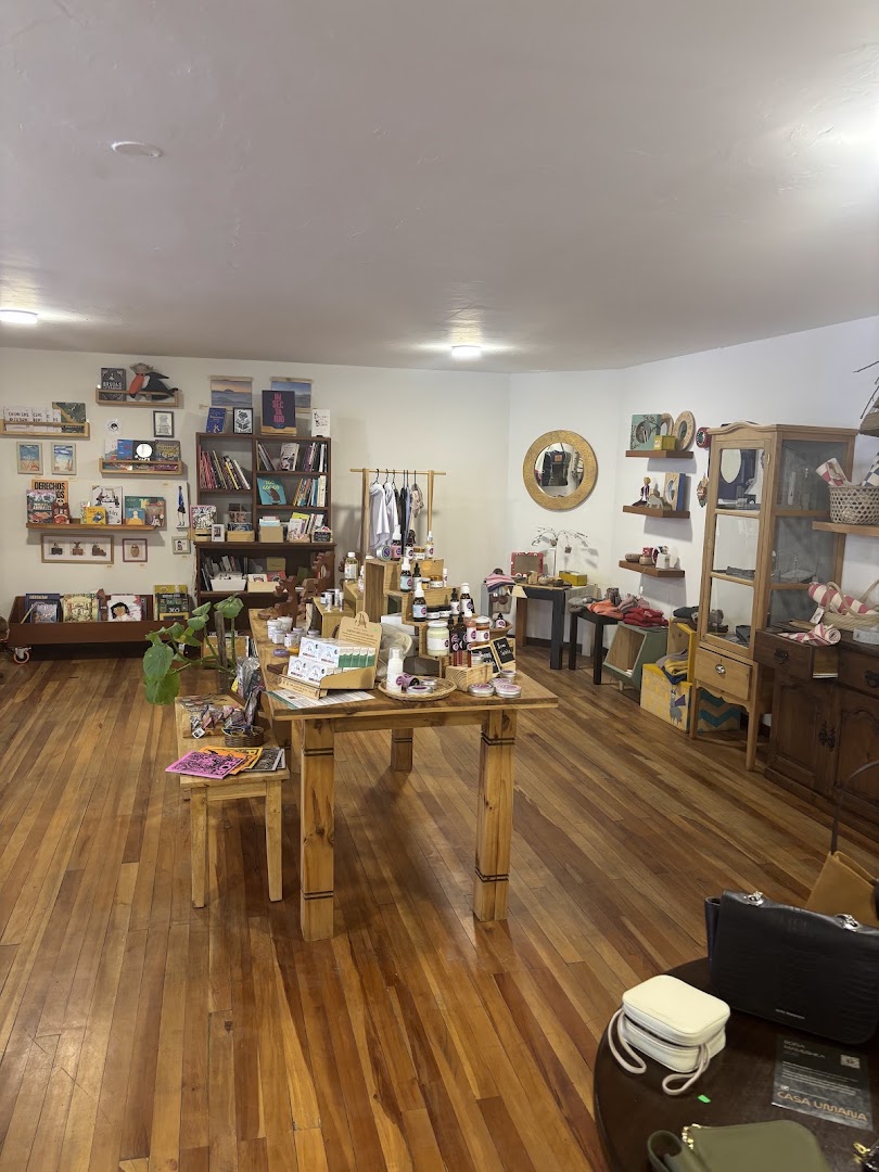 Casa Umana: clear view of shop interior