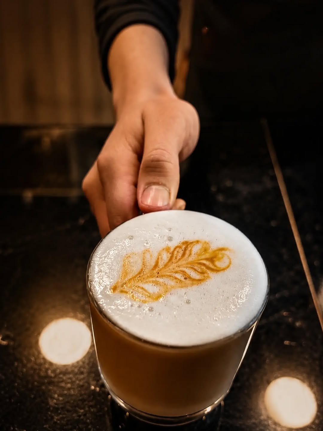 El Parlamento: high quality latte art photo