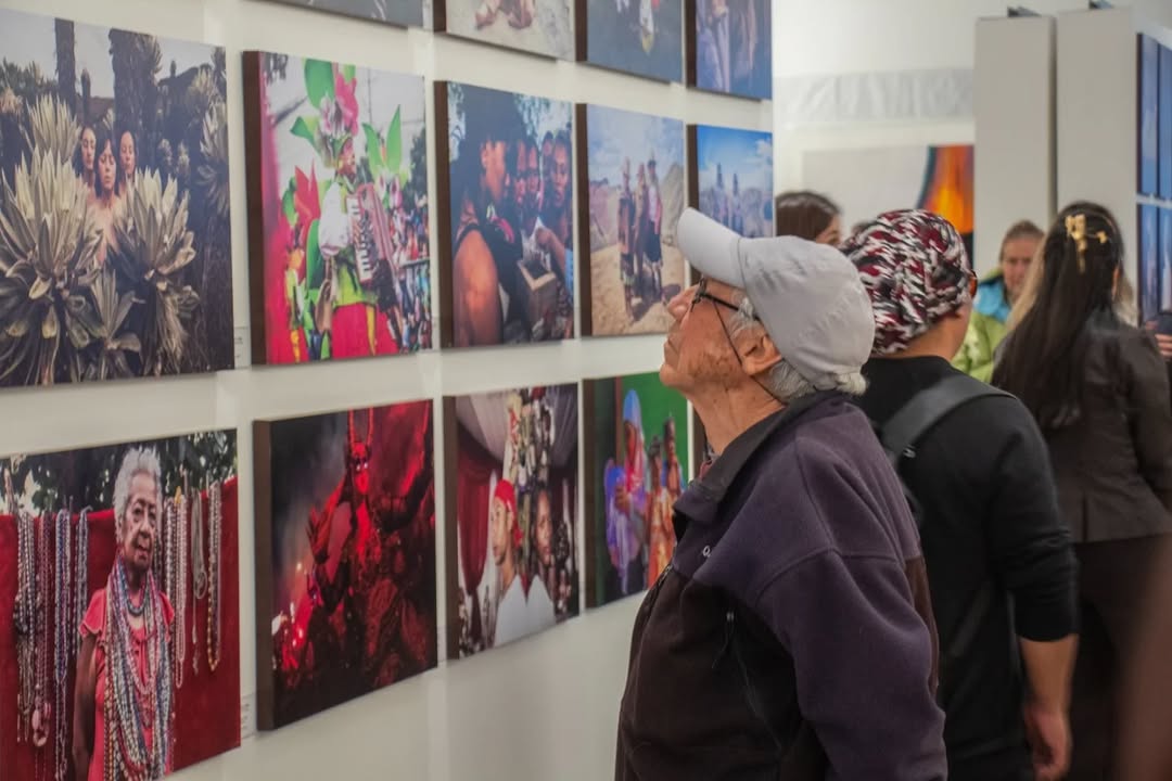 Galería de Arte by Escena 21: visitors viewing gallery exhibition