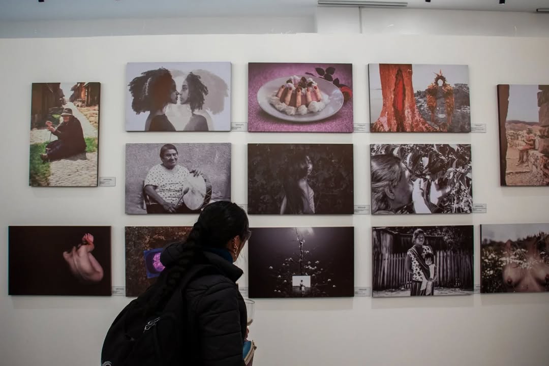 Galería de Arte by Escena 21: gallery exhibition and atmosphere