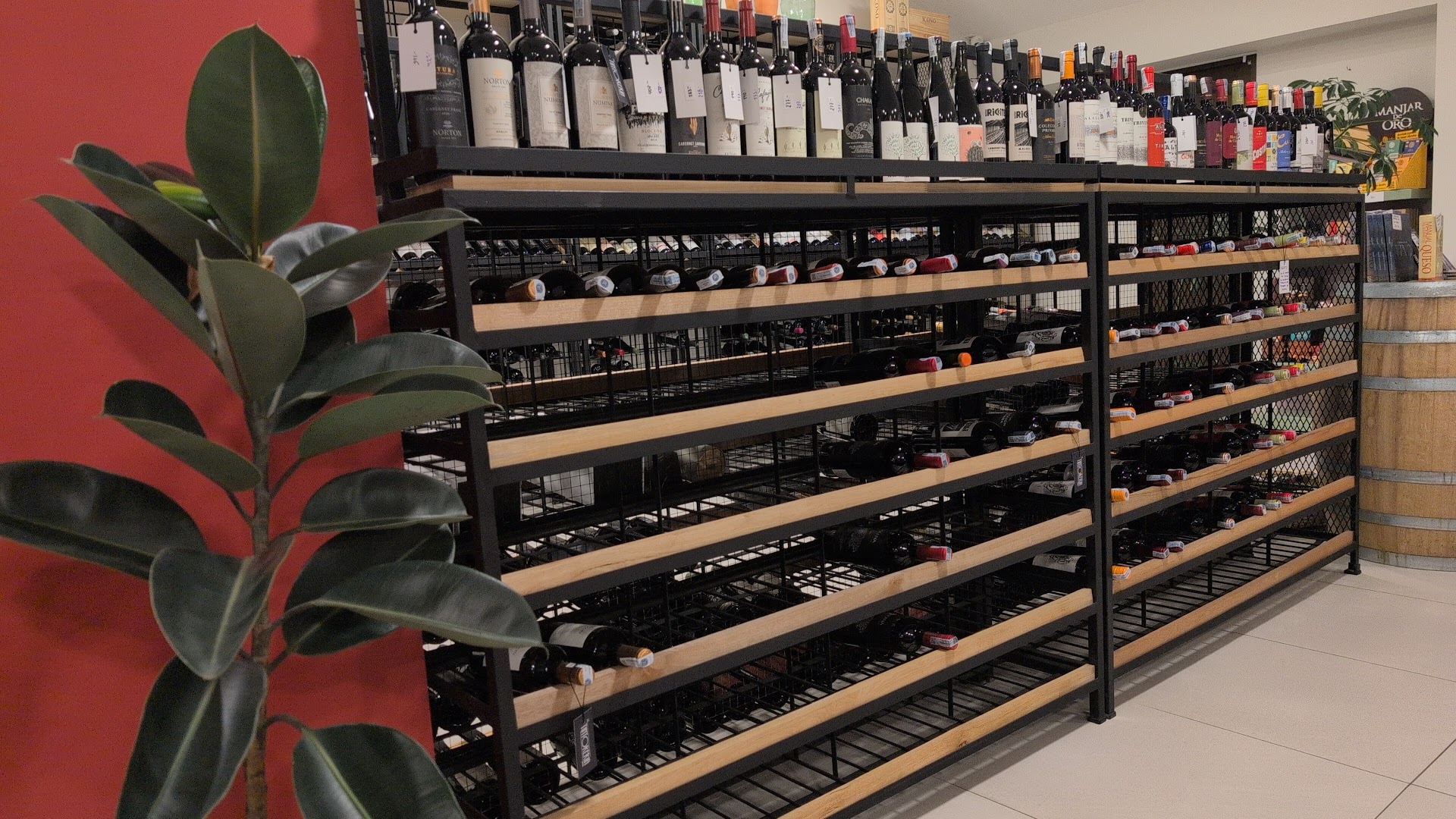 La Tintorería: clear, professional shot of inventory