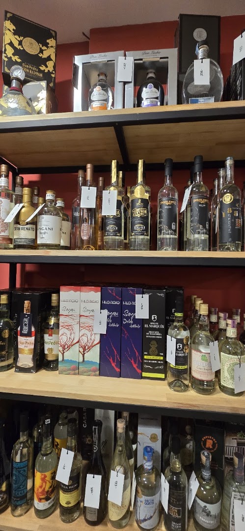 La Tintorería: clear display of bar products