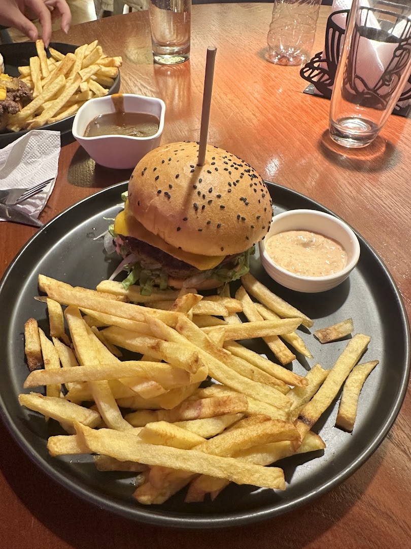 Bule 35: appetizing photo of bar food
