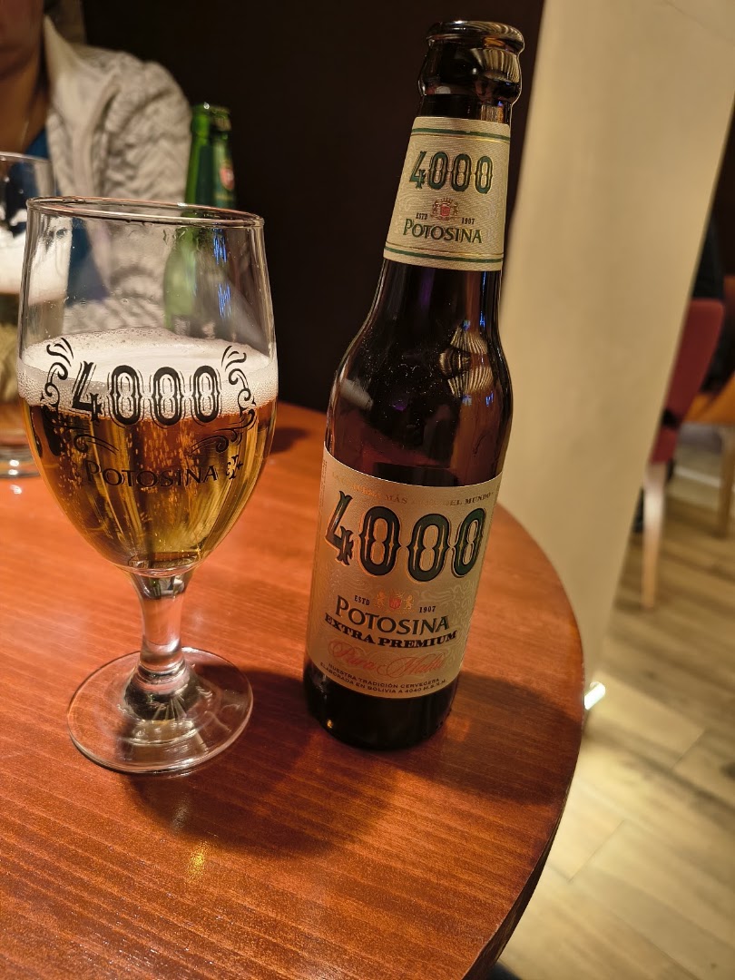 Bule 35: clear photo of served drinks
