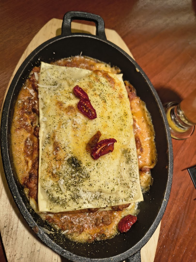 Bule 35: appetizing photo of served food