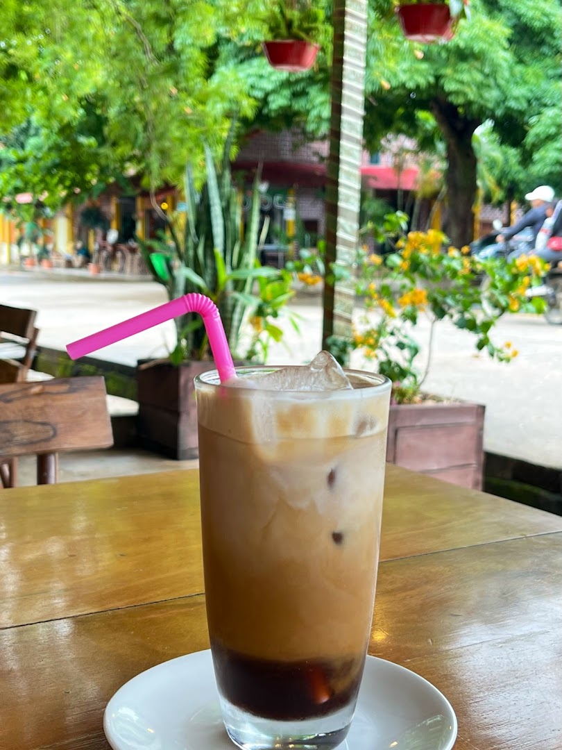 Melaza Coffee & Pastry Shop: appetizing photo of iced coffee
